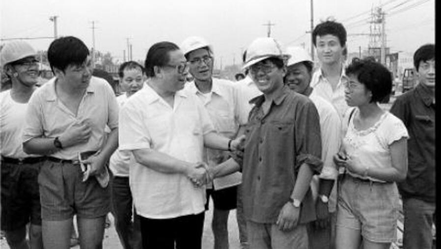 江泽民同志在上海休闲区蓝鸢梦想 - Www.slyday.coM