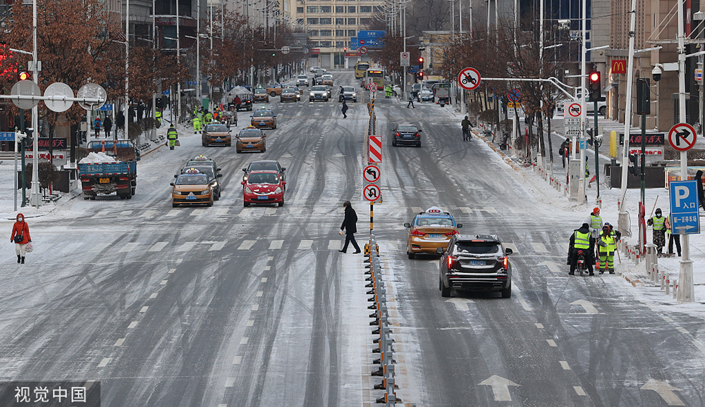 2022年11月29日,哈尔滨街头,当地进入经营场所,乘坐市内公共交通不再