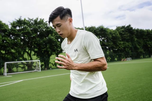 专访丨戴伟浚:球迷的呐喊就是最大动力|深圳队|足球周刊|安德玛_新浪