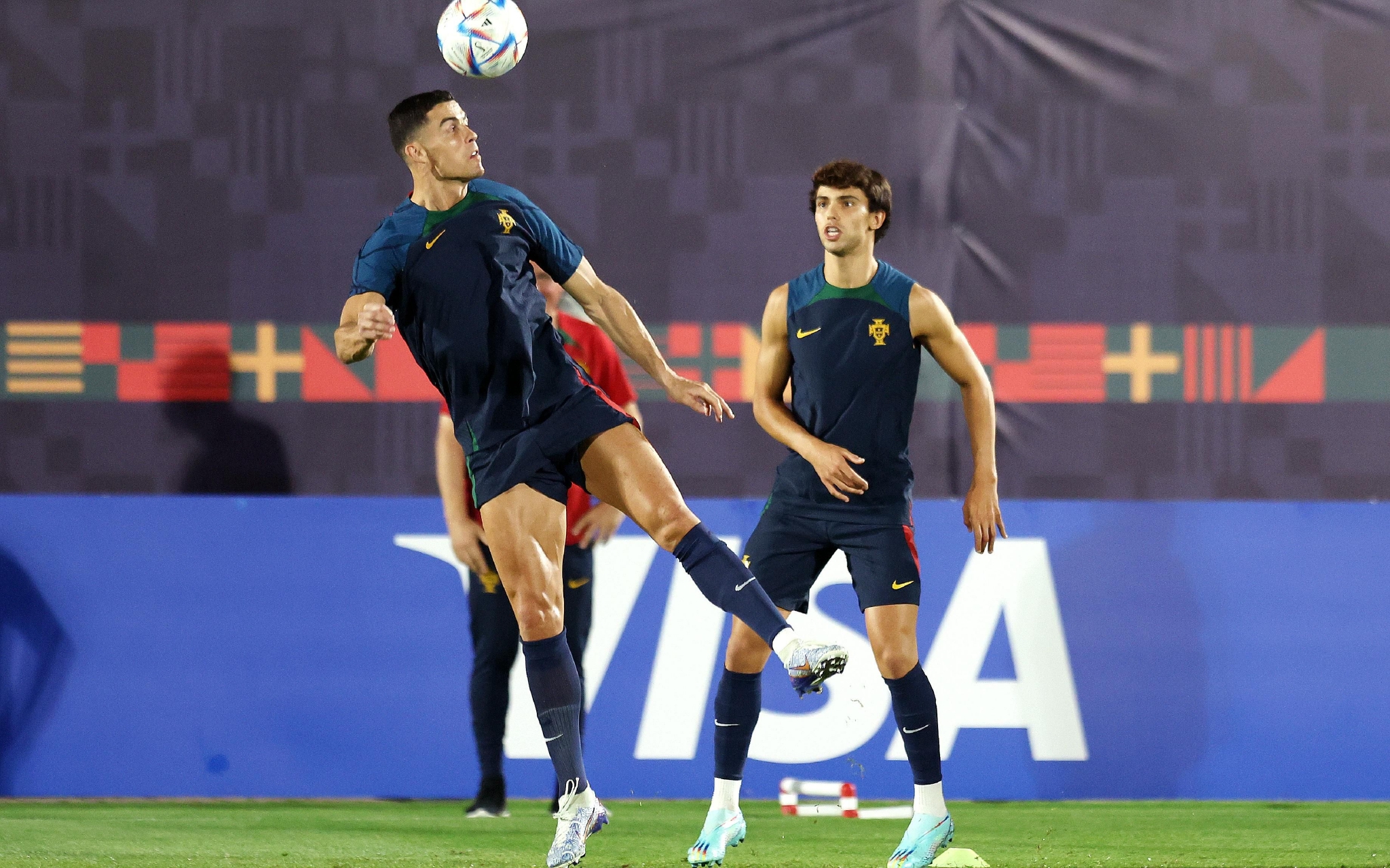 探索C罗在葡萄牙队中的角色：欧洲杯专题报道