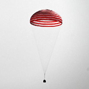 面积1200平方米,可塞进家用冰箱……揭秘神舟飞船的巨型降落伞