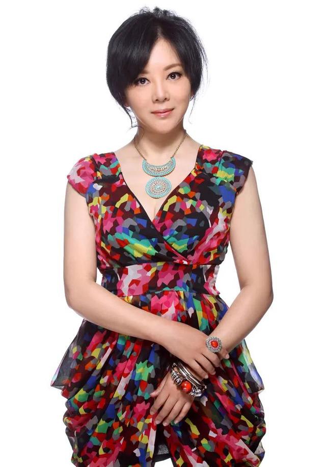 著名演员梁丽:带着儿子再婚,为去世的前夫抬棺,54岁仍单身|梁丽|西安|前夫_新浪新闻