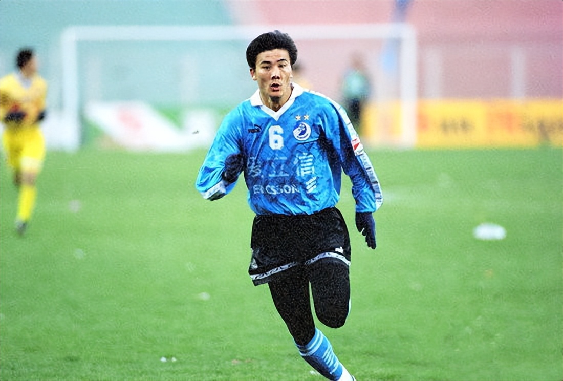 7-徐晖(第50分钟,6-李明),12-孙明辉,8-王鹏,14-金斯;大连队前锋,20