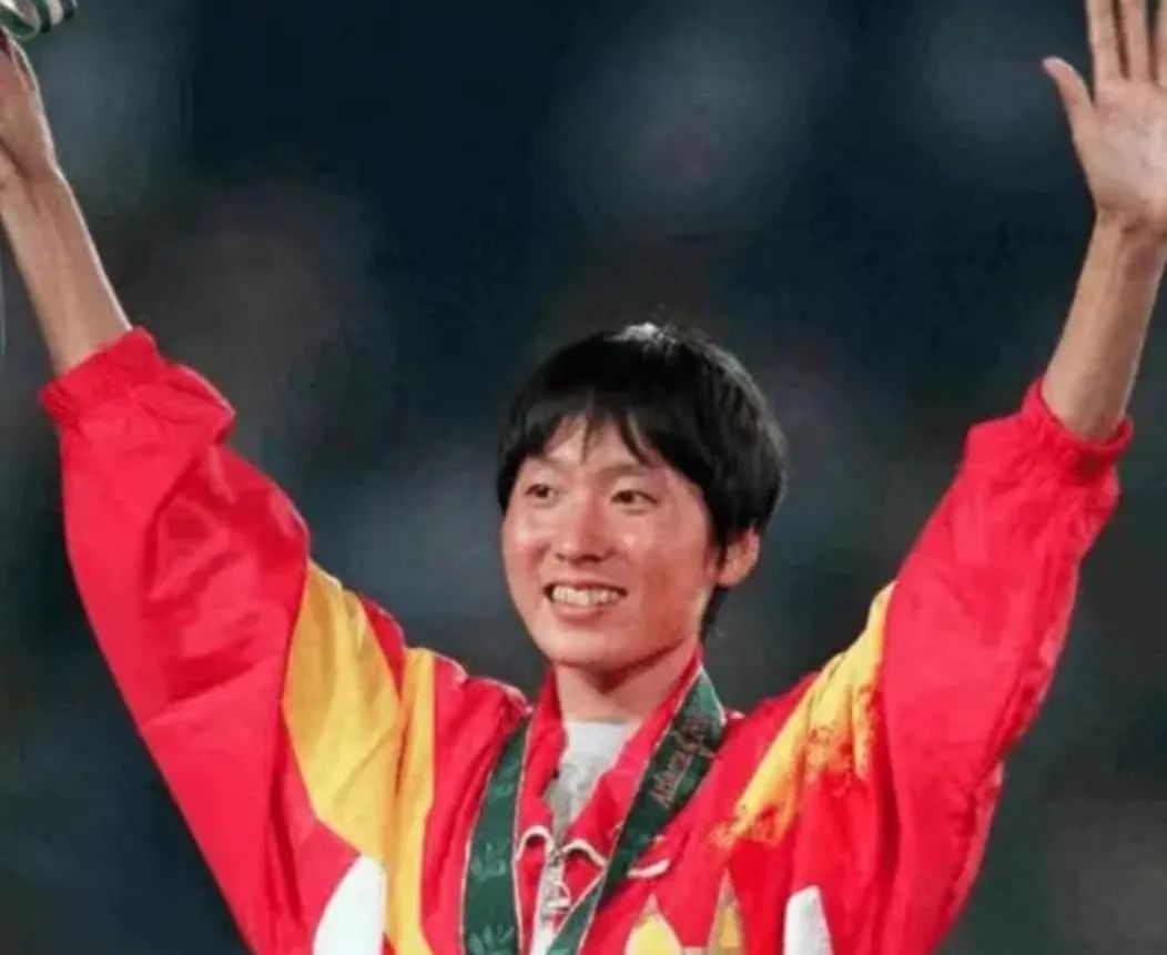 王军霞：奥运夺冠后历经三婚，携6个异父子女定居美国，近况如何？|王军霞|马俊仁|田径_新浪新闻