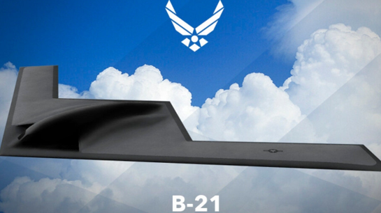 B-21與B-2轟炸機高度相似，繼續採用了低可探測度的飛翼式設計，但翼面設計更簡潔。