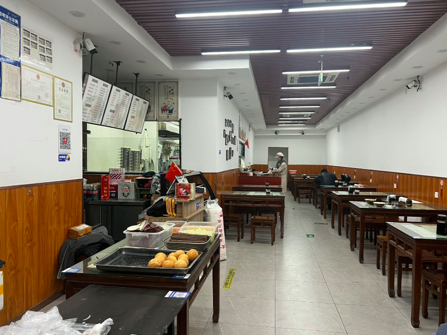 北京早餐店陆续开放堂食消杀查核酸一样不落