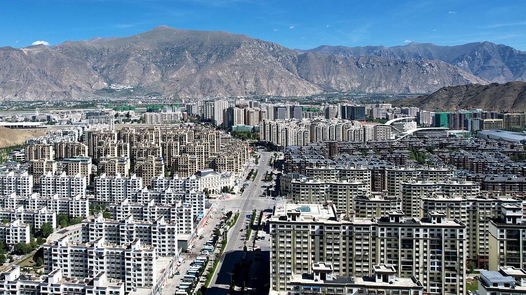 拉萨柳梧新区的街道.视觉中国 资料图