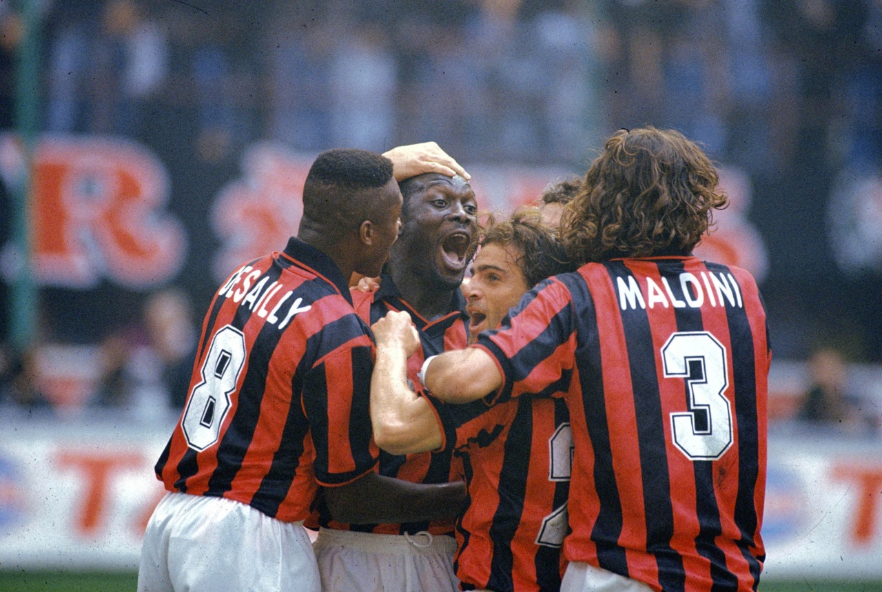 立刻打开支票簿,巴乔和维阿两位巨星以及富特雷和维埃拉来到圣西罗