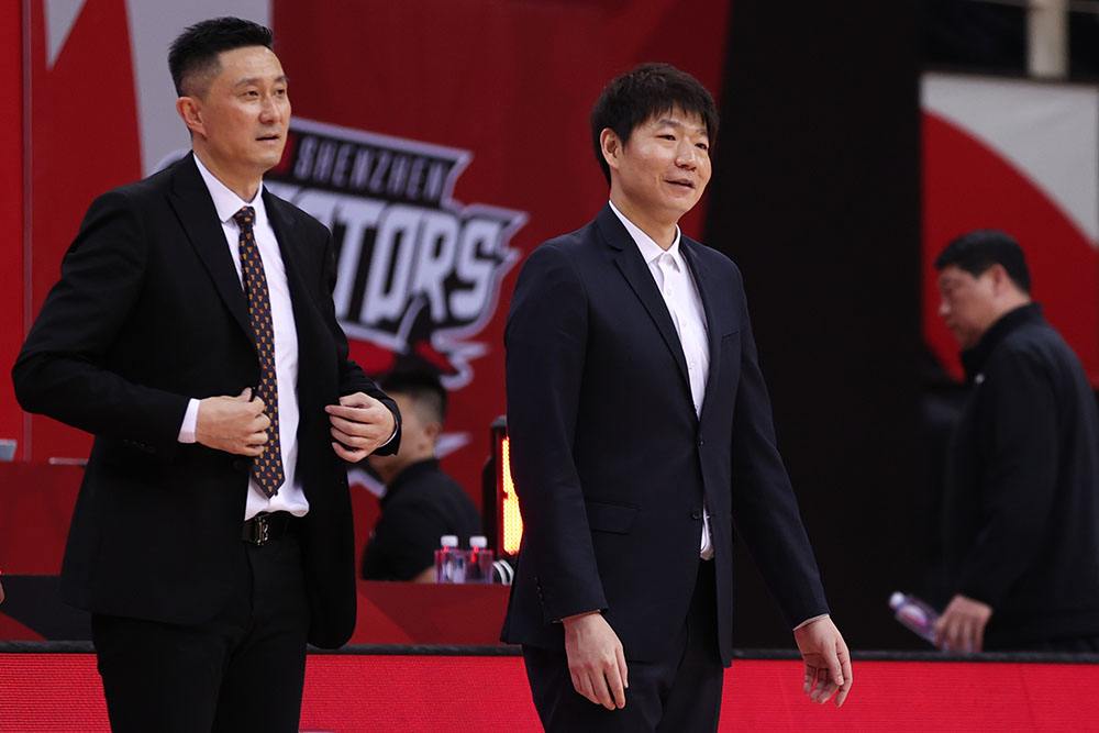杜锋2大助教郭士强 邱彪正面pk|邱彪|杜锋|cba_新浪新闻