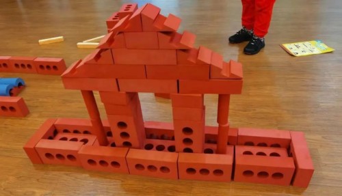 幼儿园红砖积木,孩教圈创新幼儿园砖块积木__财经头条
