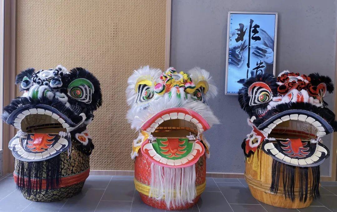 舞狮狮头、皮影画、满绣......一起探寻图书馆里的“非遗”！|阅读|文化传承|南园街道|主题|文献_新浪新闻