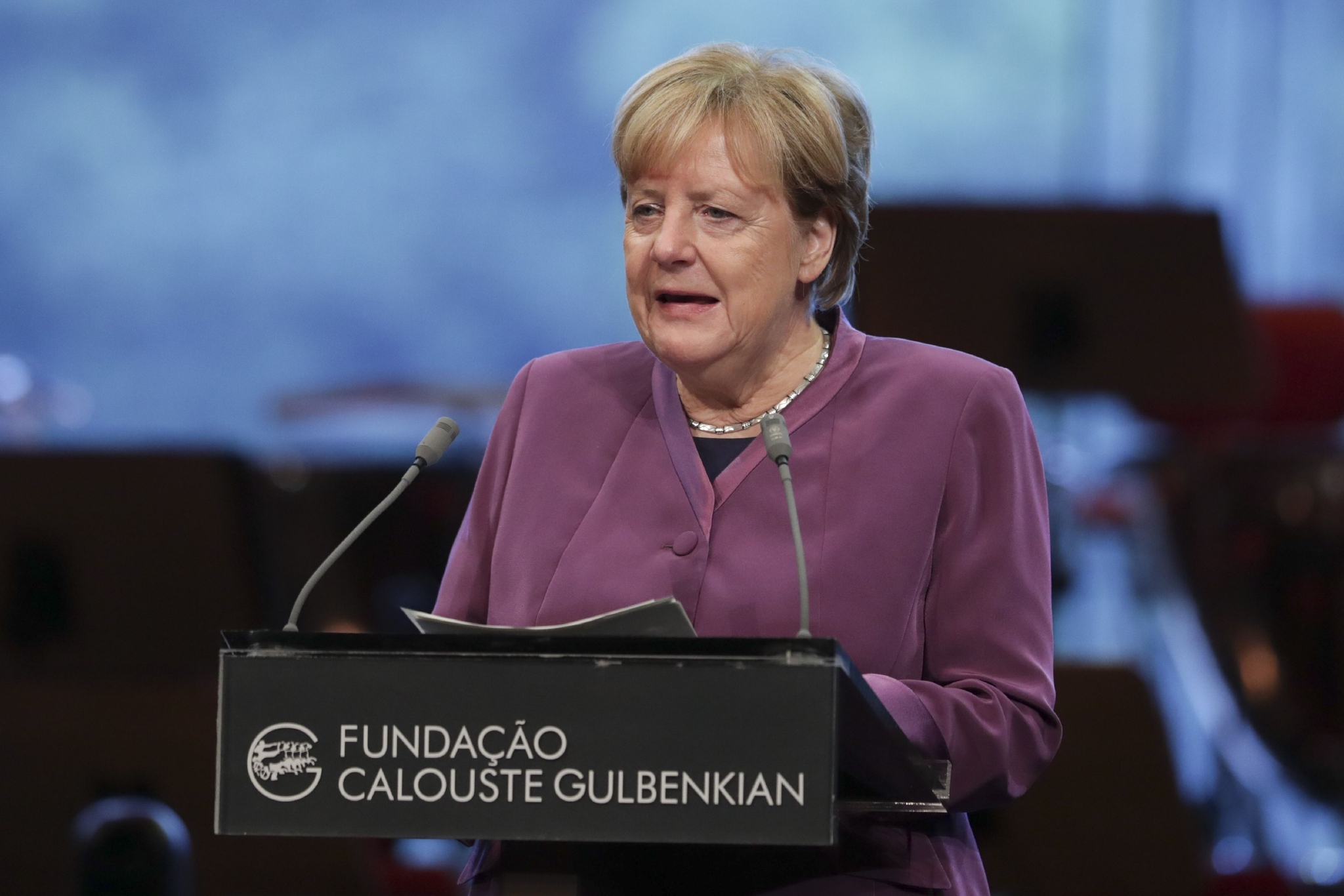 德国总理:制裁归制裁 德国会继续进口俄石油和天然气 - 雪花新闻