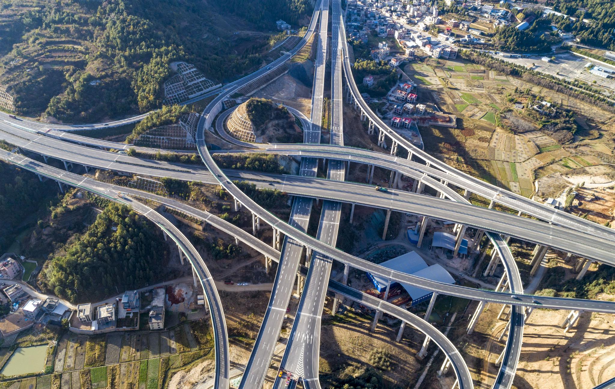 新昆楚高速昆明入城段开通运营|昆明|无人机|枢纽_新浪新闻