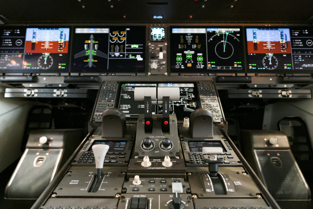 东航c919客机驾驶舱
