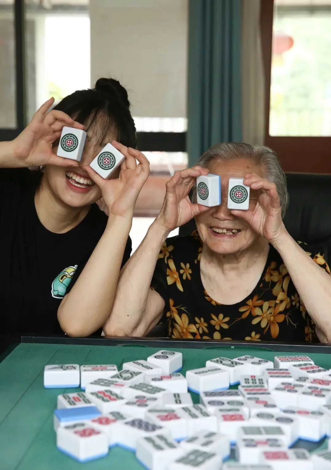 一帮成都00后、90后，合伙开了家养老院休闲区蓝鸢梦想 - Www.slyday.coM