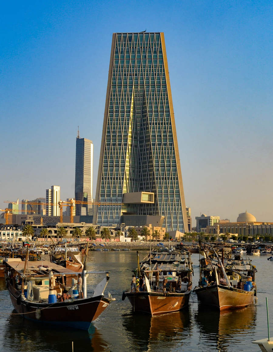 这是2017年2月20日在科威特首都科威特城拍摄的中央银行新总部大楼。该大楼由中国公司承建。