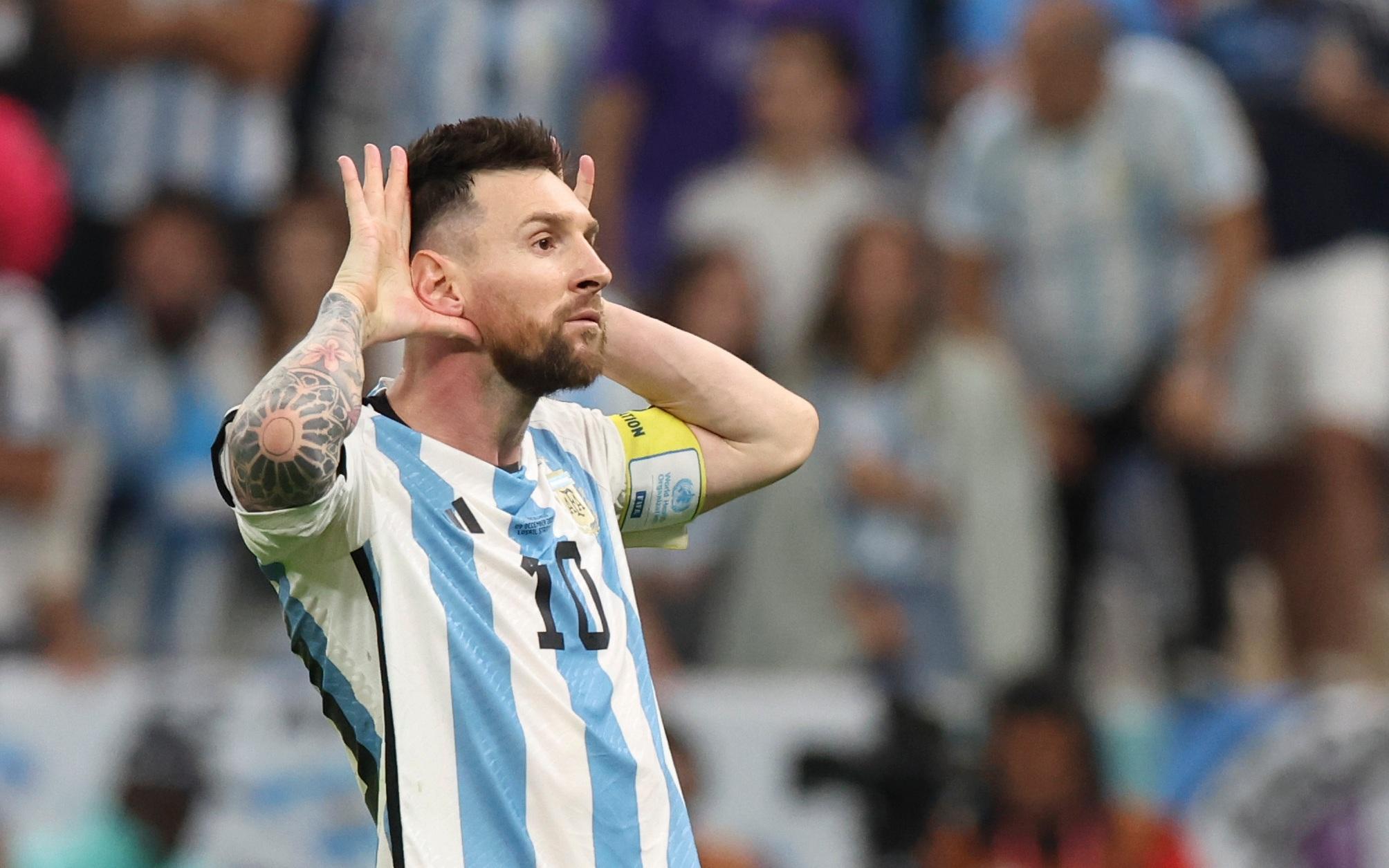 梅西在比赛中主罚点球破门后庆祝.&nbsp; 图/新华社