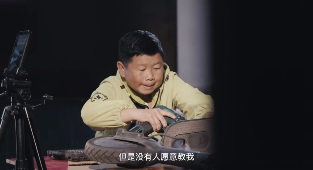 1.35米男子成百万网红，真相让人大开眼界休闲区蓝鸢梦想 - Www.slyday.coM