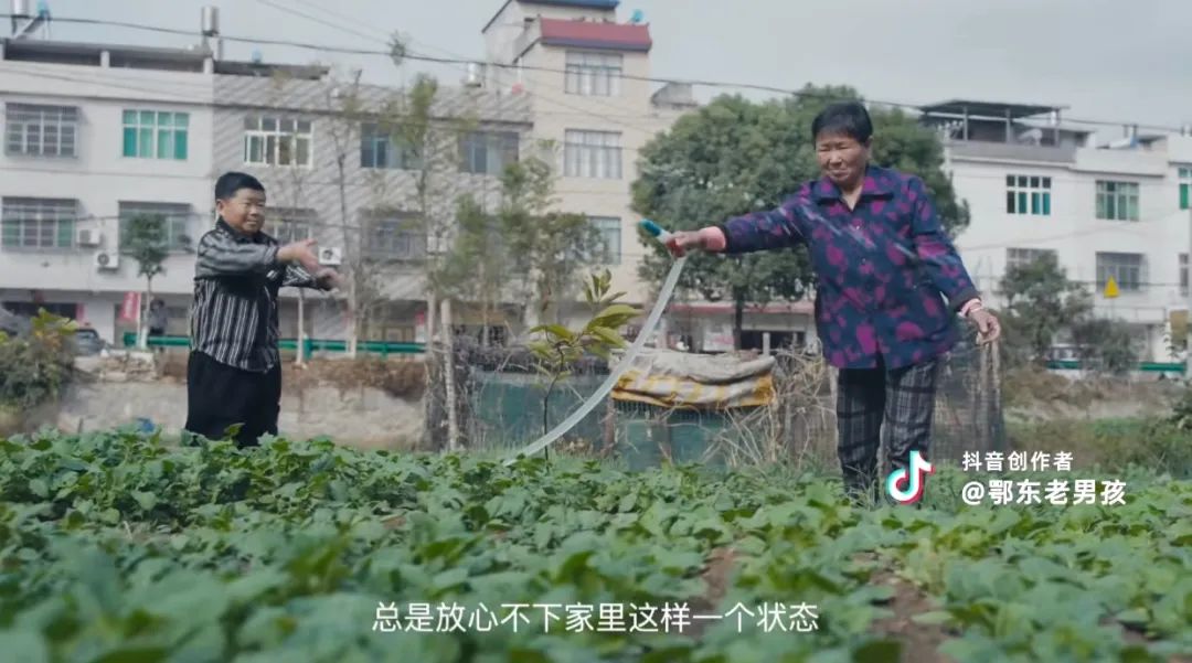 1.35米男子成百万网红，真相让人大开眼界休闲区蓝鸢梦想 - Www.slyday.coM