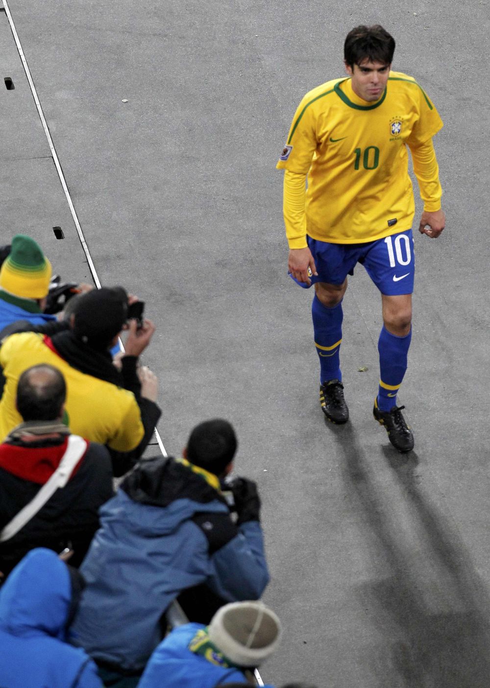 看台上的身影,那是你我的青春|世界杯_新浪财经_新浪网