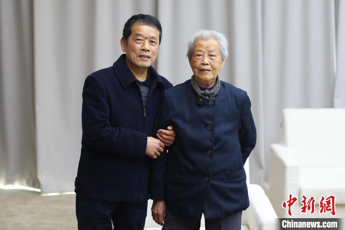 南京大屠杀幸存者艾义英：当时我紧紧抱住爸爸的腿，哭着说不要走休闲区蓝鸢梦想 - Www.slyday.coM