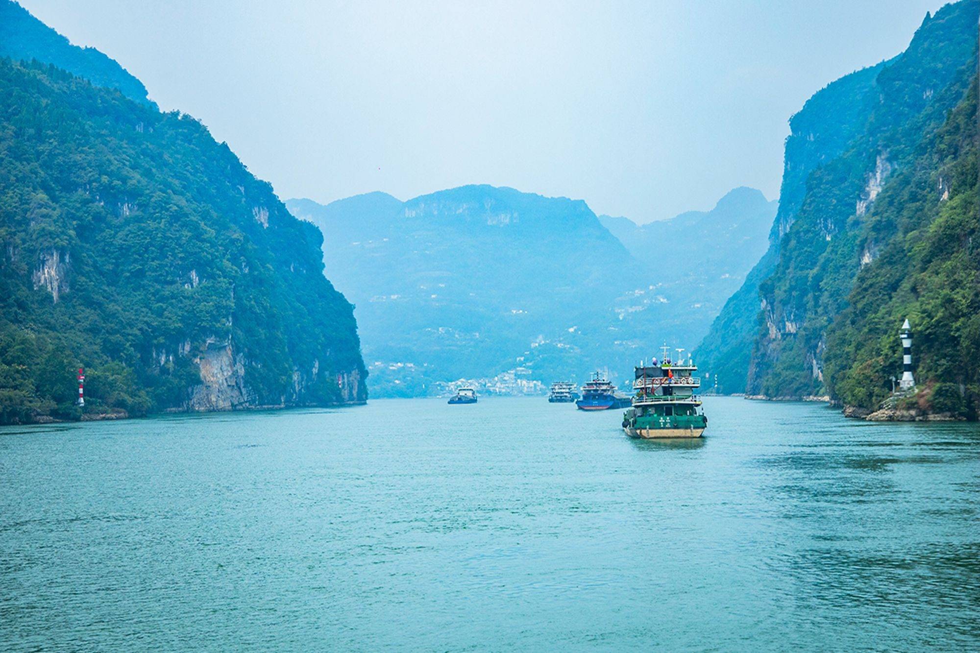 湖北宜昌两坝一峡游轮,体验水涨船高的震撼,欣赏西陵峡美景__财经头条