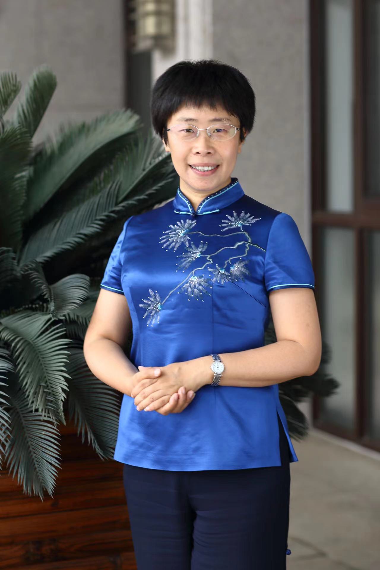 蒙曼：向诗词中充满智慧和能量的“女主”致敬|蒙曼|历史_新浪新闻