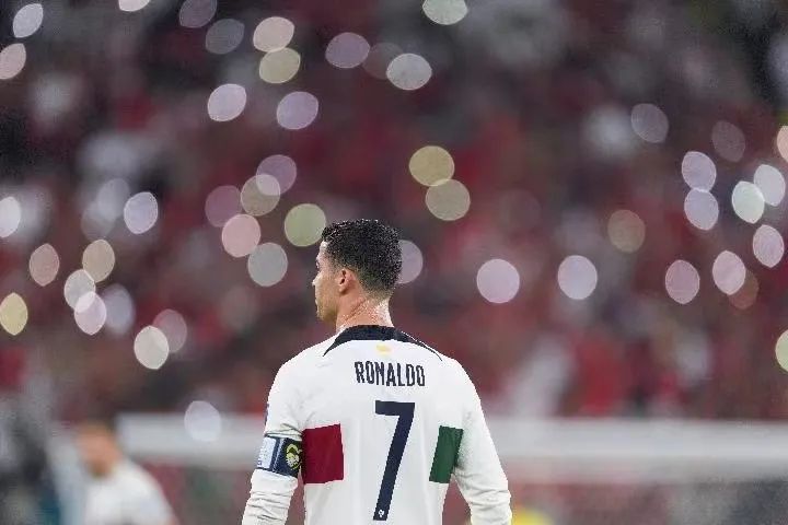 今日球评 | 落寞c罗,那远去的孤勇者背影|c罗|世界杯|背影_新浪新闻