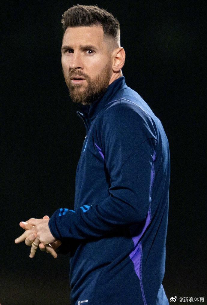 阿根廷队赛前训练气氛轻松,梅西@梅西leomessi10 笑得特别开心