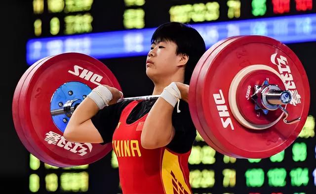 中国梦之队高居金牌榜第一,20位大力士出战,成绩喜人!