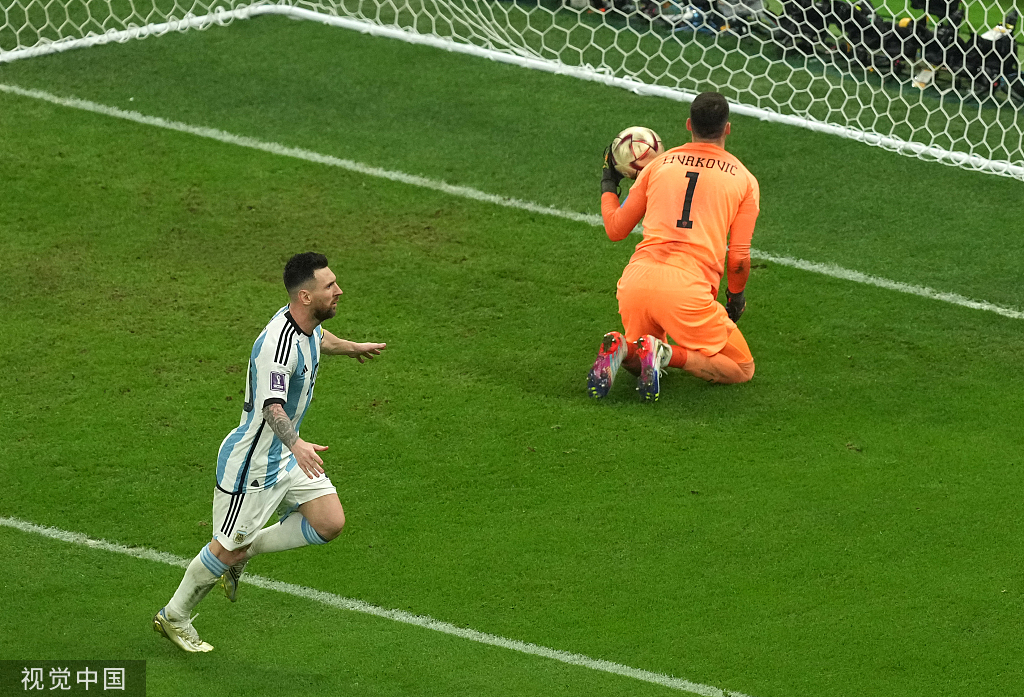 梅西高质量点球破门.