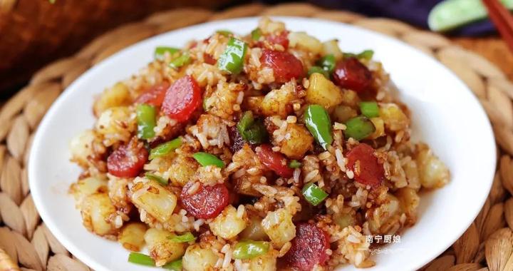 隔夜饭别再炒鸡蛋了!广式大厨:和它一搭一炒,在饭店能卖58一份|锅|腊肠|炒饭_新浪新闻