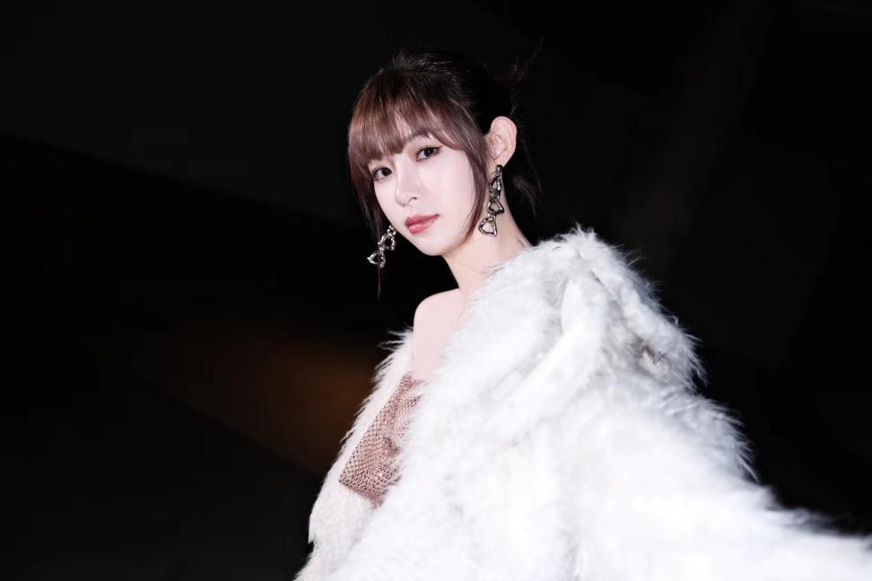 痞幼的从容自在:独立与洒脱|抖音|女性|机车_新浪新闻