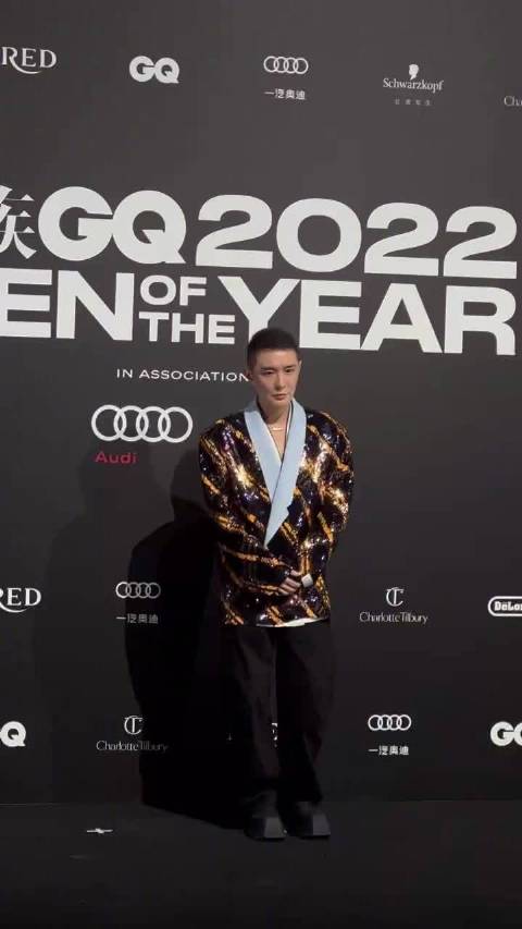 GQ主编@RoccoLiu刘冲 亮相红毯，你期待主编跟你的爱豆互动吗？_新浪新闻