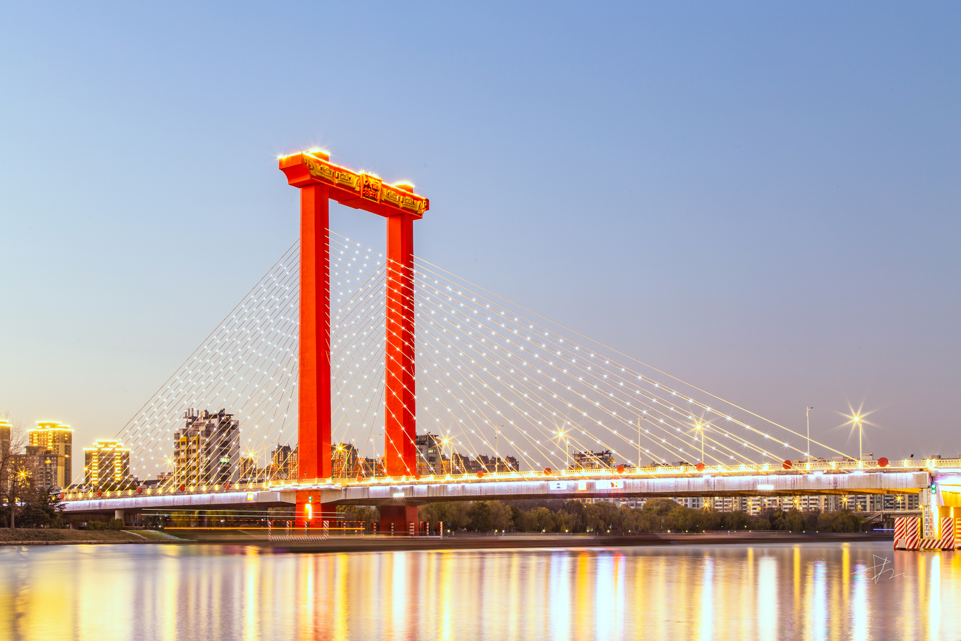 12/14202212/6202212月3日,宿迁运河一号桥正在进行桥梁主塔的漆面