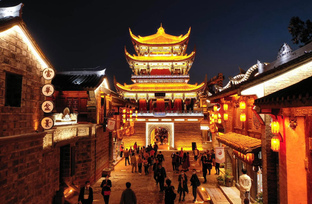 11月1日,"重启" 后的西昌建昌古城正式开街,600余年历史古城再现 "