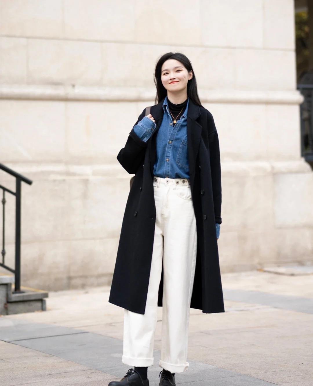 "懒人"要学会的一种穿法,叫做"黑衣白裤",时髦洋气又显瘦|大衣|裤装