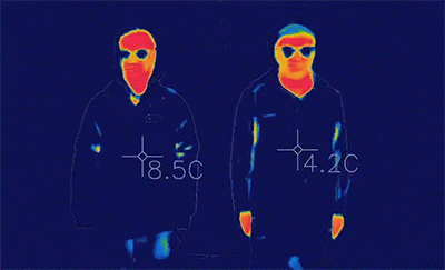 △左：品牌羽绒服；右：素湃抗寒服