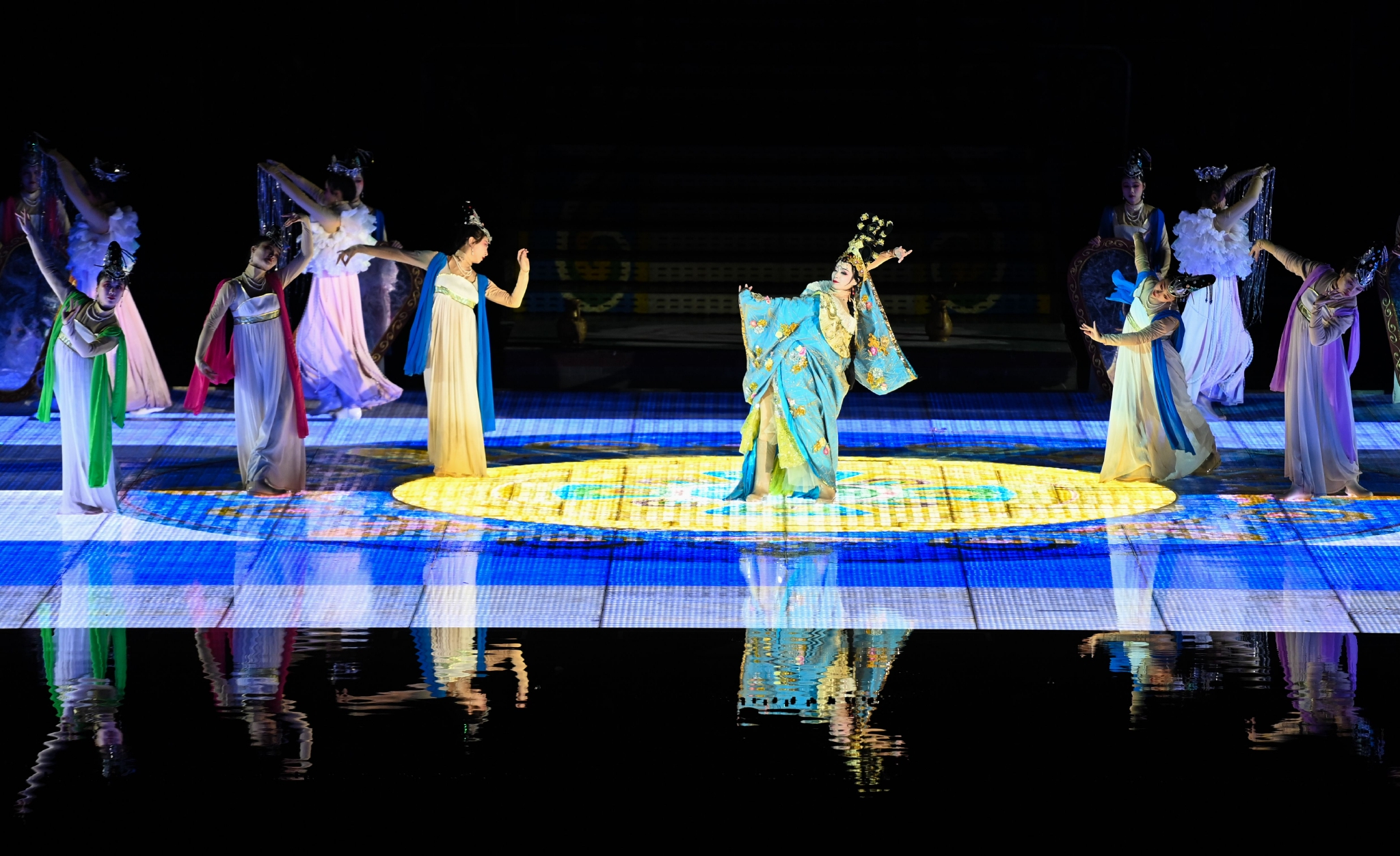 12月16日拍摄的实景历史舞剧冰火《长恨歌》演出现场.