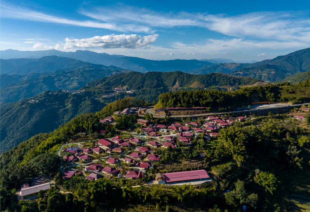 云南省沧源佤族自治县班洪村下班坝自然村俯瞰. 新华社记者 江文耀 摄