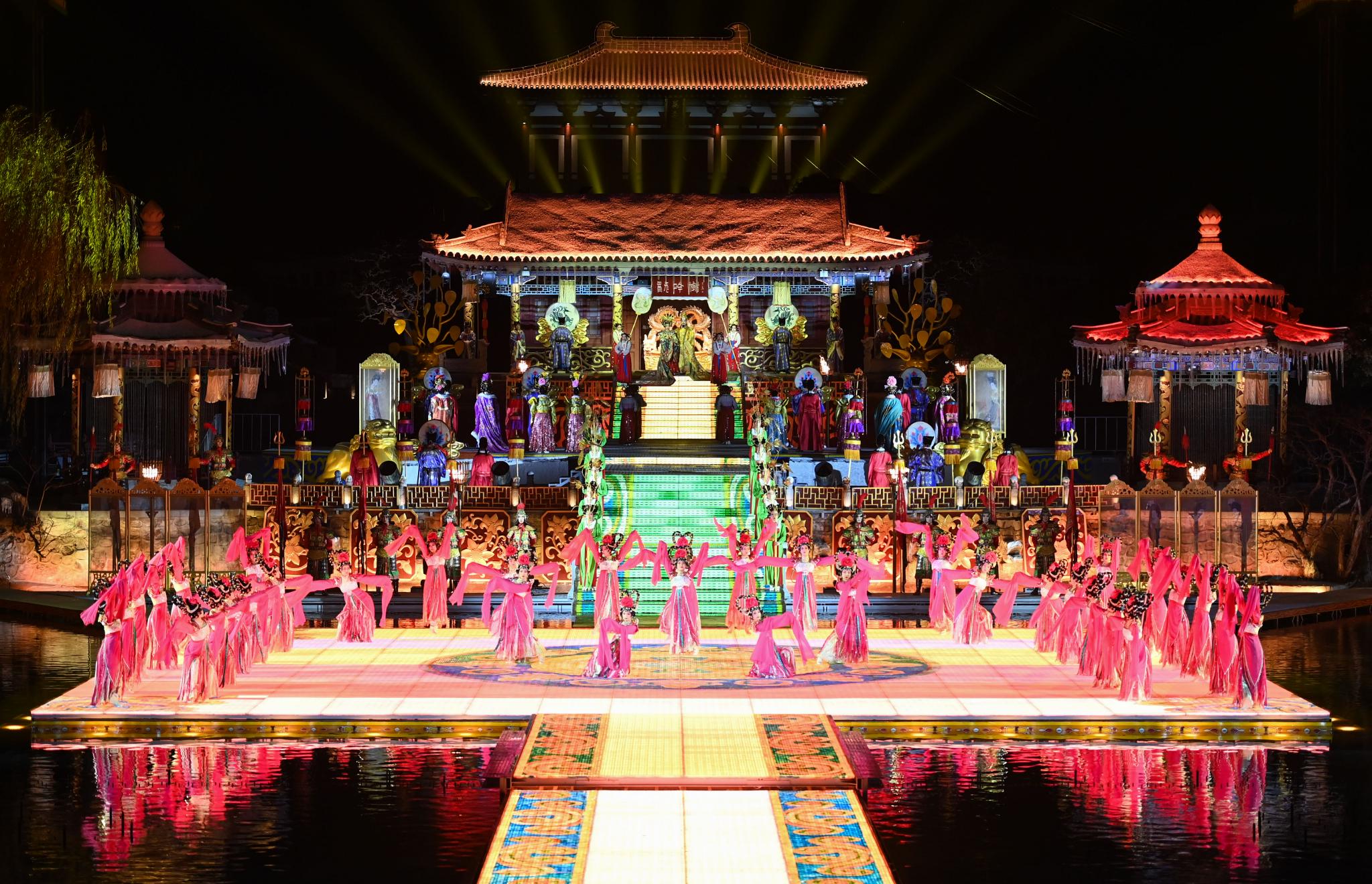 12月16日拍摄的实景历史舞剧冰火《长恨歌》演出现场.