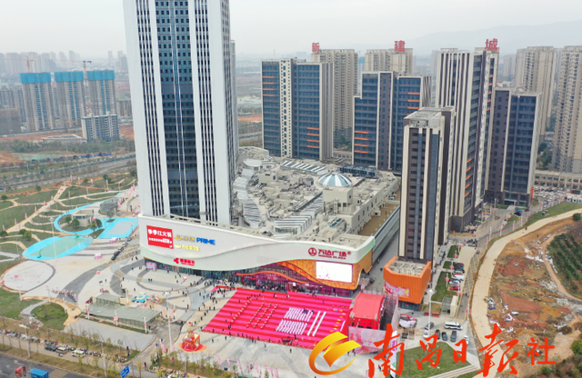 12月16日,南昌新建城万达广场商业综合体项目正式投入使用,标志着南昌