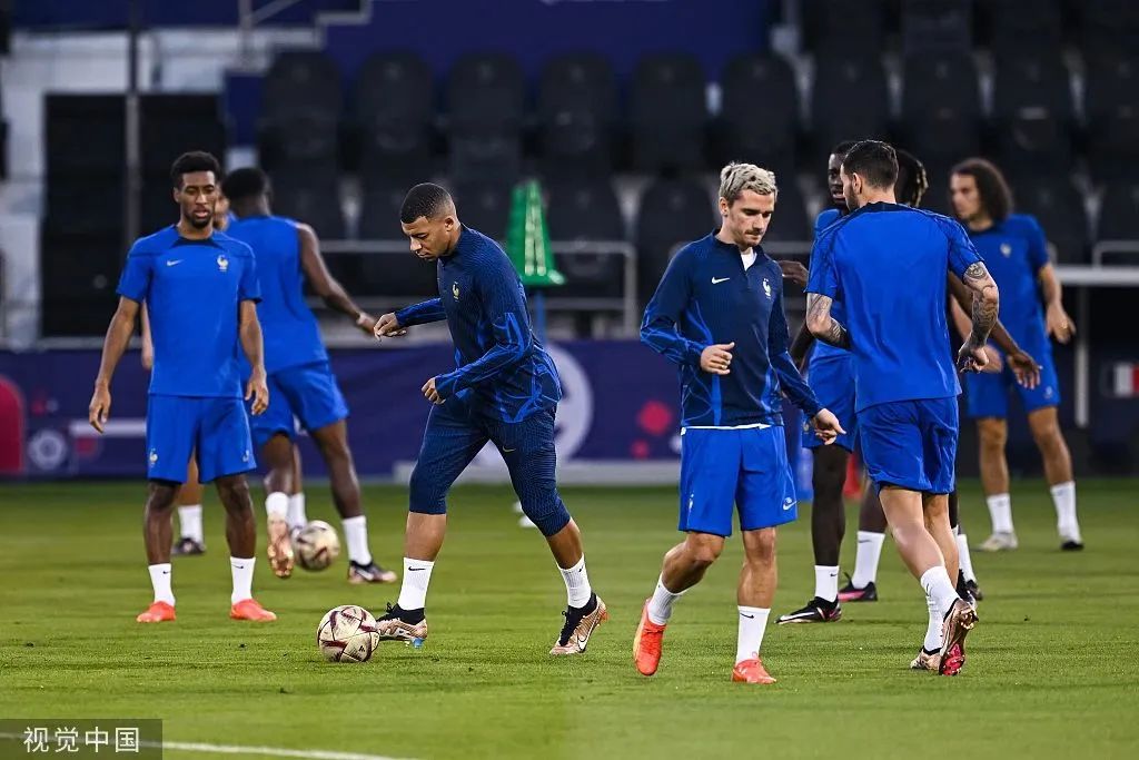 法国队在训练中.