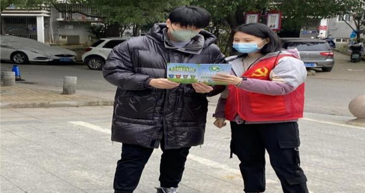 南京玄武区墨香山庄志愿者宣传垃圾分类