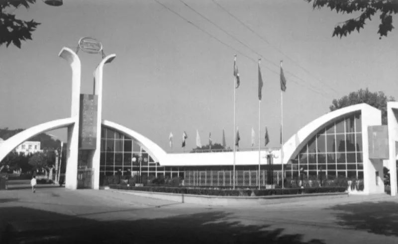 · 武汉邮科院。