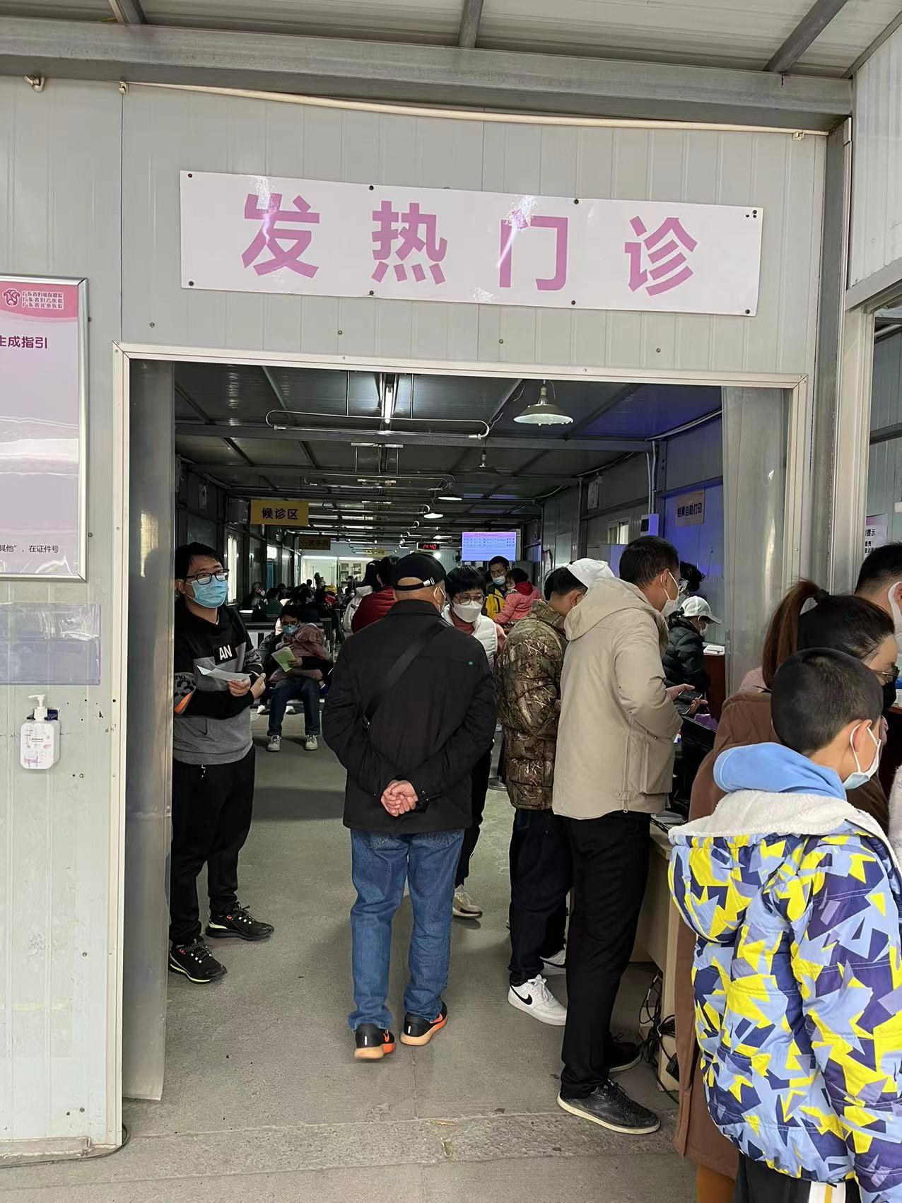 广州发热门诊压力陡增:病人增加数倍 医院紧急扩容