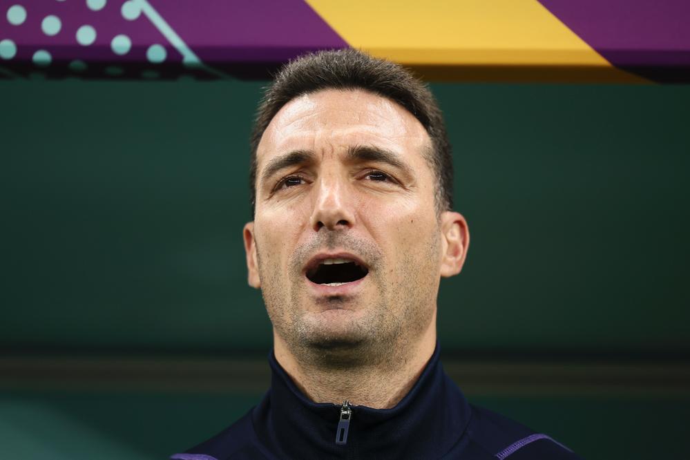 决赛前发布会 斯卡洛尼:决赛不是梅西vs姆巴佩|莱昂