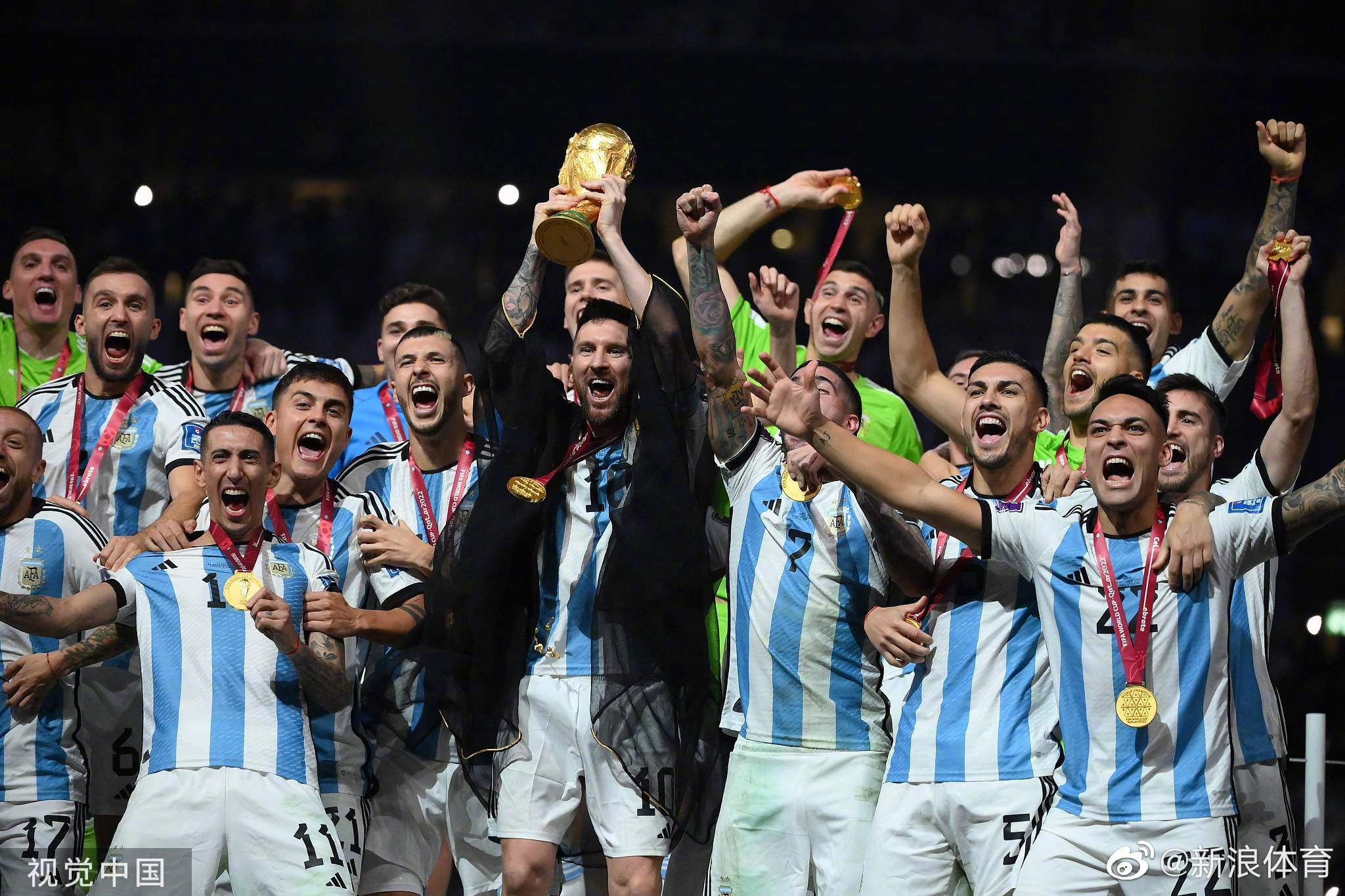 梅西leomessi10 捧起了大力神杯!#梅西 金球奖