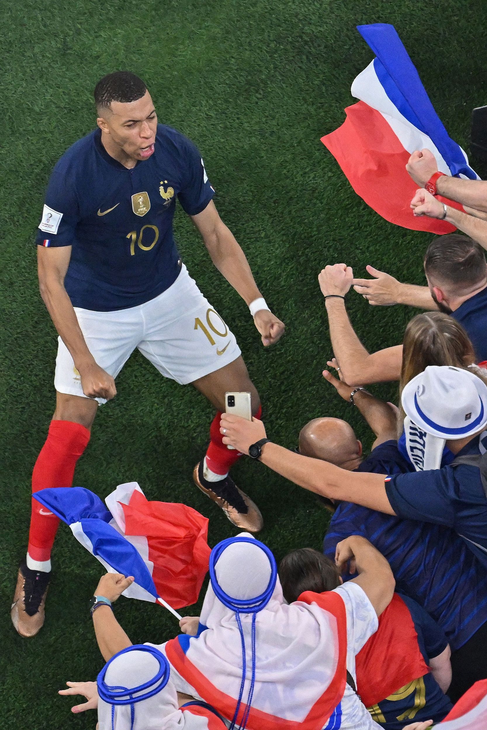 姆巴佩率法国大胜露出冠军相，马克龙“看穿”一切_世界杯_进球_吉鲁