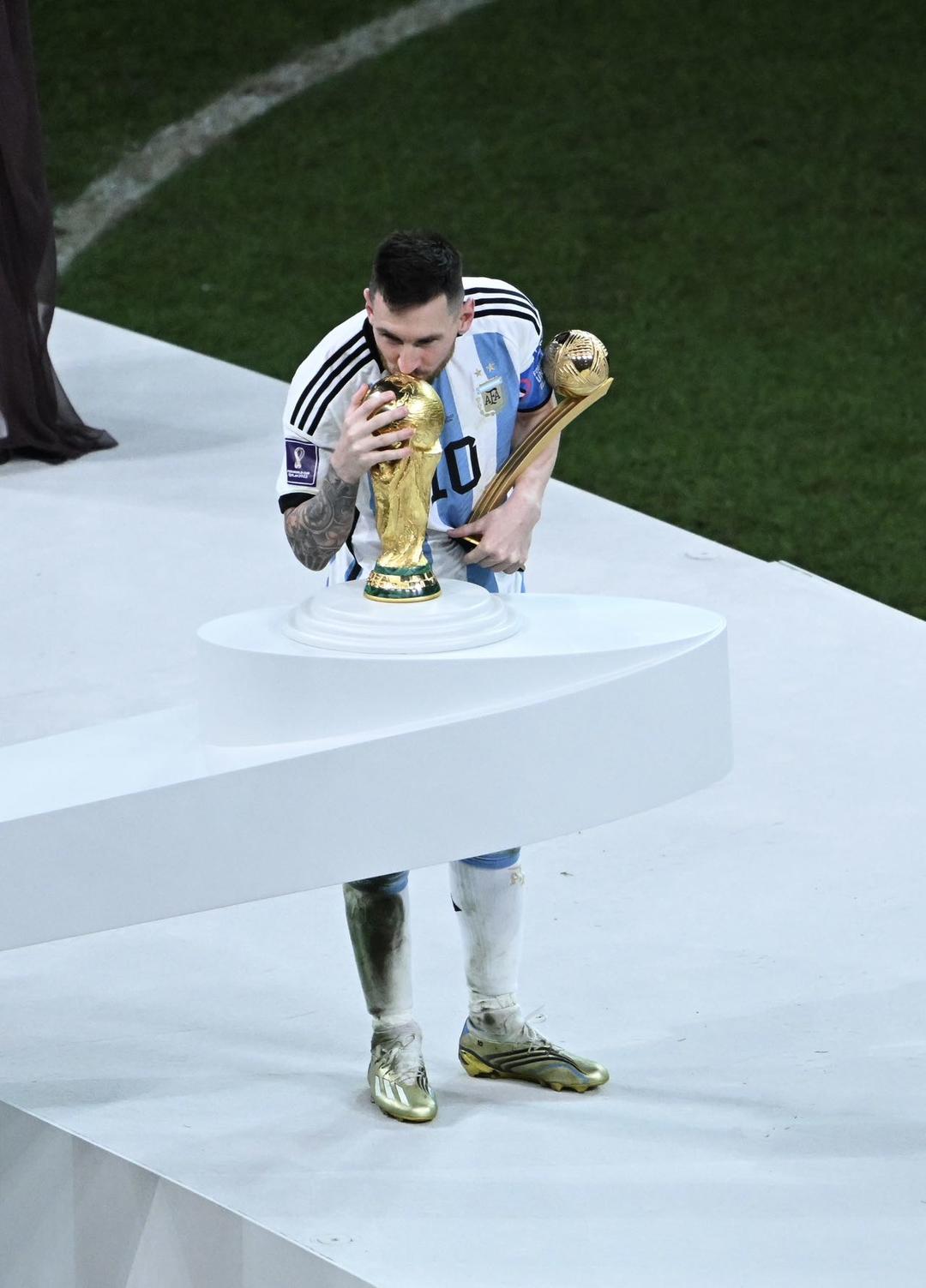 现场图集丨决赛梅开二度梅西举杯封王比肩马拉多纳